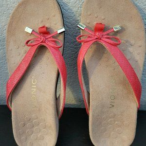 Vionic Sandals in Reddish Coral